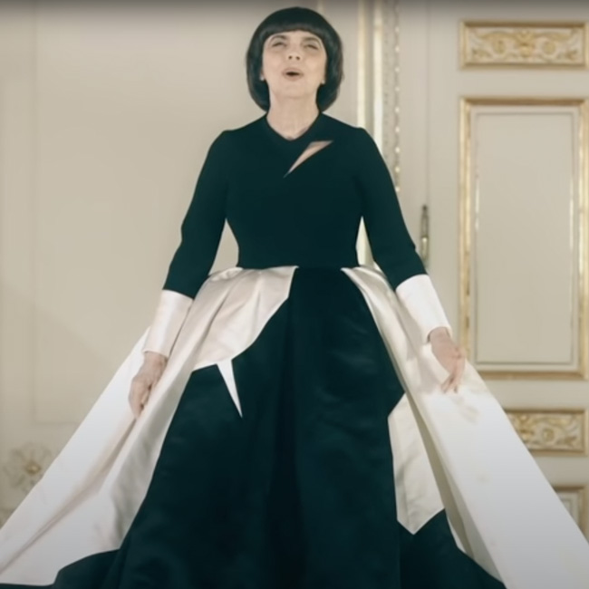 Mireille Mathieu - Le premier regard d'amour (Official Video)